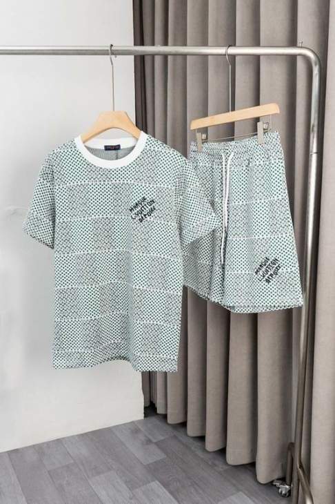 Picture of LV Shirt Pant Suits _SKULVM-2XLjhtxD00522691